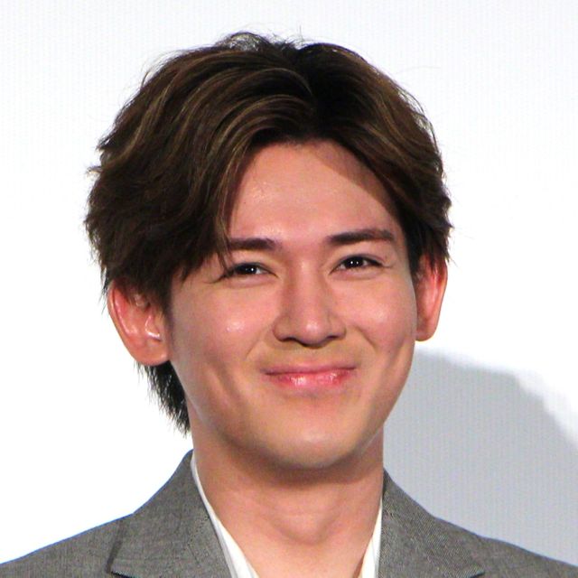 公式通販 - 人気アイテム多数 WEST. 理由は 小瀧望、バディを組みたいメンバーは藤井流星 アイドル