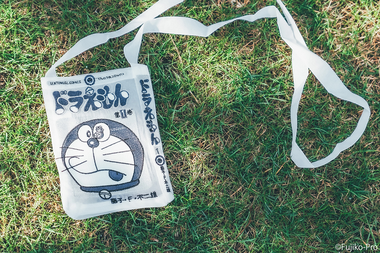 ブリジットタナカ ドラえもん サコッシュ コラボ 藤子不二雄ミュージアム ドラえもん』とブリジットタナカのコラボレーションバッグが