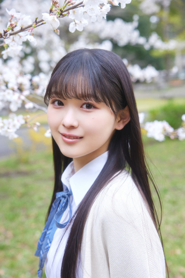 大特価放出！ 櫻坂46 四期生・山川宇衣の撮り下ろし写真＆手書きプロフィール アイドル