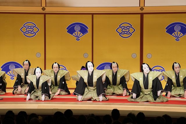 七代目尾上菊五郎・八代目尾上菊五郎・六代目尾上菊之助 舞台上