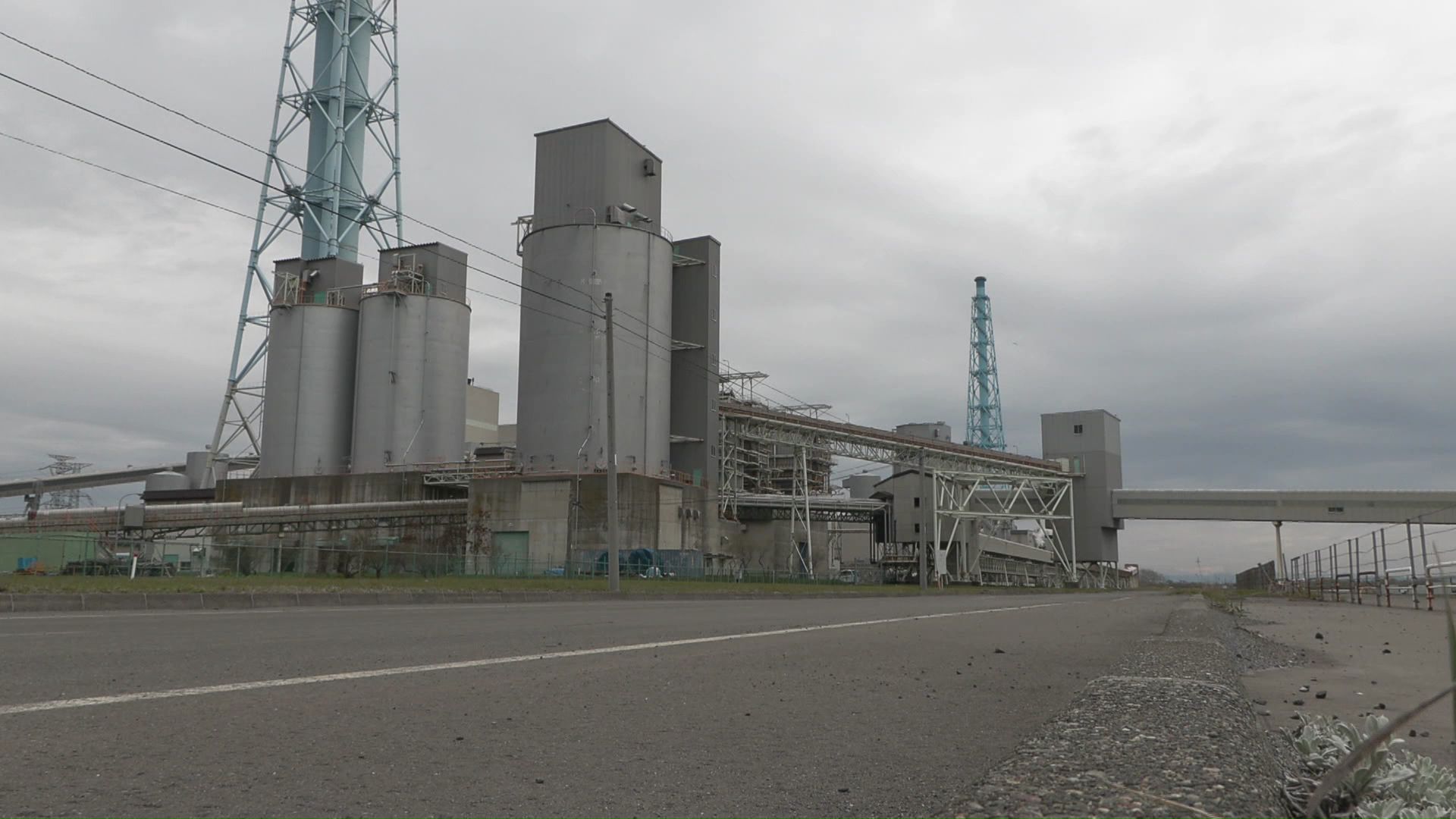 侵入目的の不明】北海道電力の火力発電所に何者かが侵入―門の