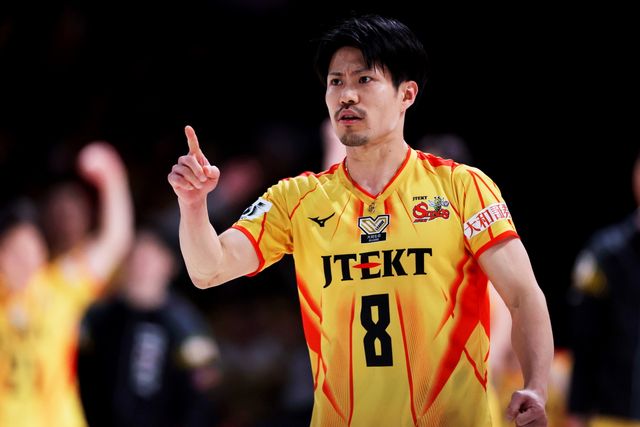 在庫処分 激安 バレー】ジェイテクトSTINGS愛知から日本代表 関田誠大・宮浦健 スポーツ選手