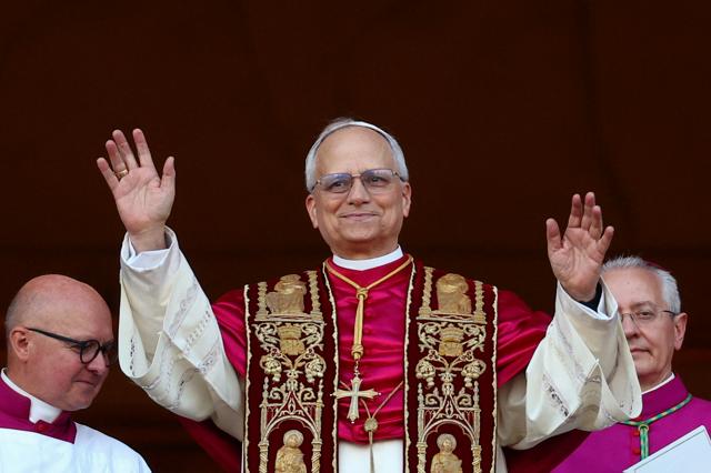 ローマ教皇にプレボスト枢機卿　初の米国出身　教皇名はレオ14世