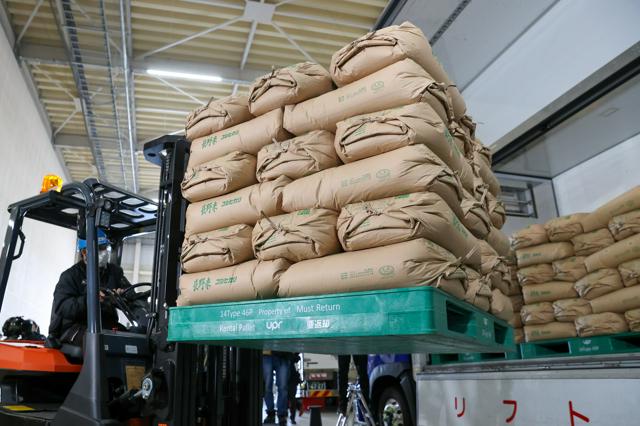 備蓄米の入札条件緩和へ　政府、「買い戻し」見直しで流通拡大図る