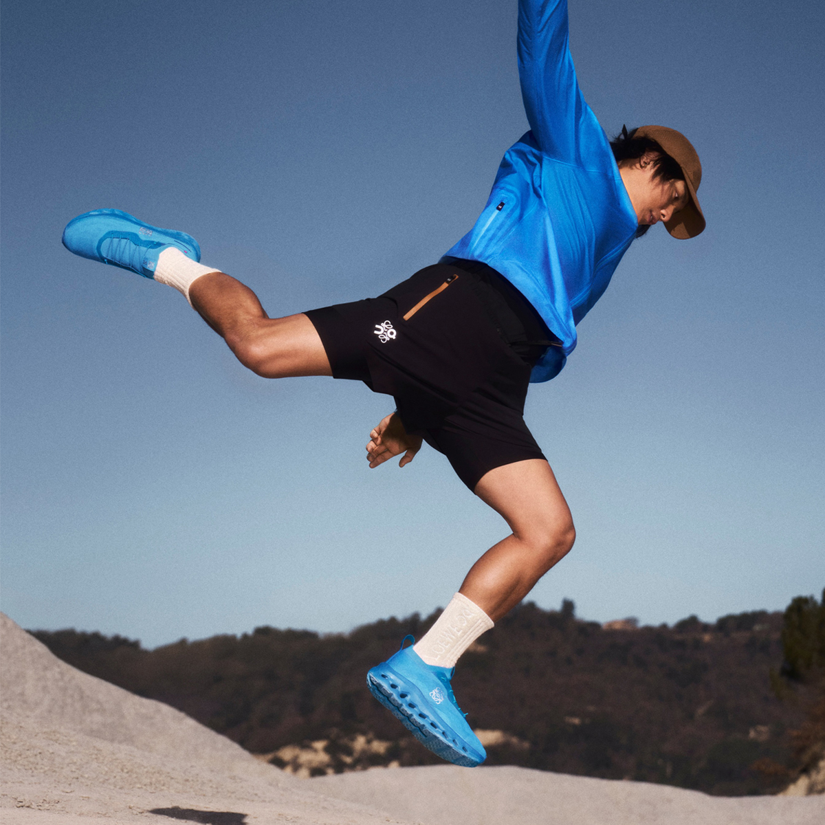 LOEWE On ロエベ クラウドベンチャー ランニングシューズ LOEWE On ロエベ クラウドベンチャー ランニングシューズ (On