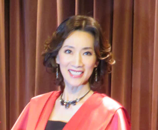 宝塚歌劇団星組トップスター・礼真琴さんがAERAの表紙に登場