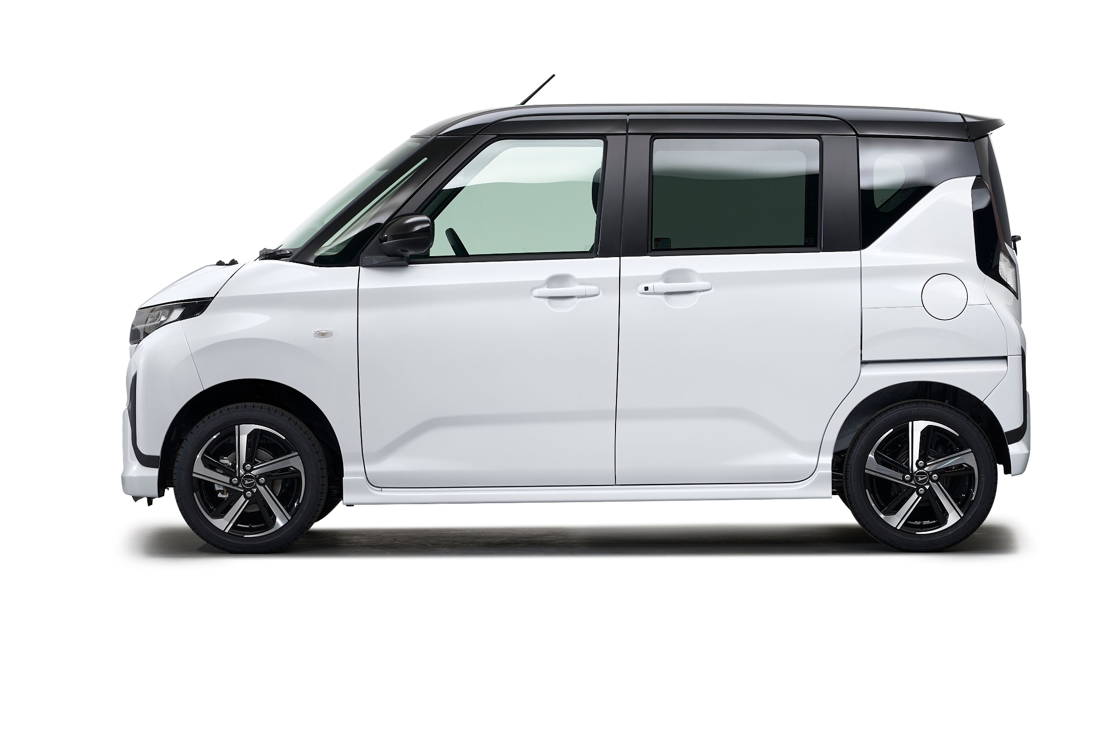 新型ダイハツ ムーブ、遂に登場へ!!! 約11年ぶりの全面改良は
