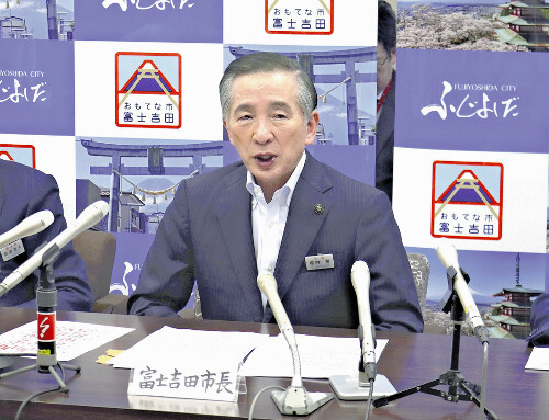 市長「道楽で富士山に登る人を公費で救う必要あるか」…ヘリは１時間４０万円、救助は命がけ