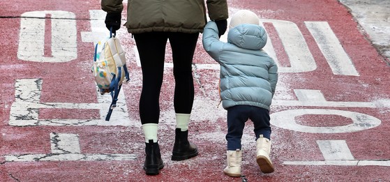 「生涯子なし」比率、韓国の２倍なのに…日本の出生率、はるかに高い