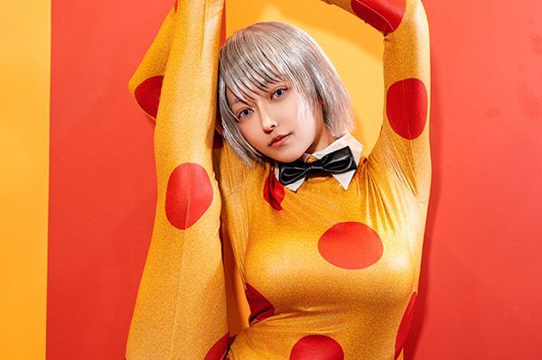 コスプレ】『からくりサーカス』しろがねの“180度開脚ポーズ”に