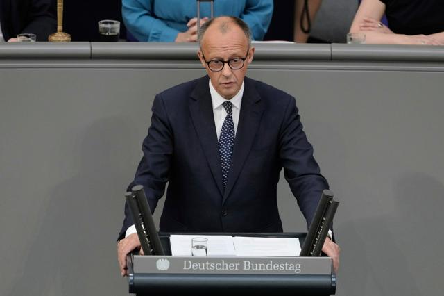 ドイツ首相「独軍を欧州最強に」　施政方針演説で強調、国防費拡大へ