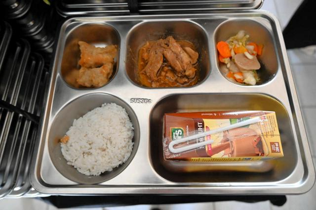 無料給食後に吐き気、食中毒症状1千人以上　大統領の肝いり政策波紋