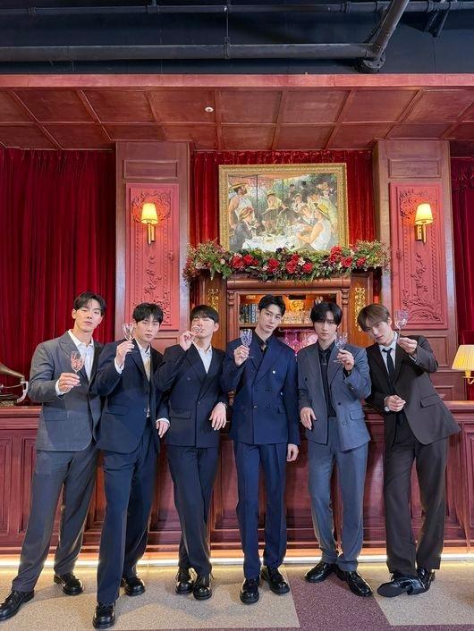 ライブ開催も発表！MONSTA X、10周年記念日に6人が集結「本当に