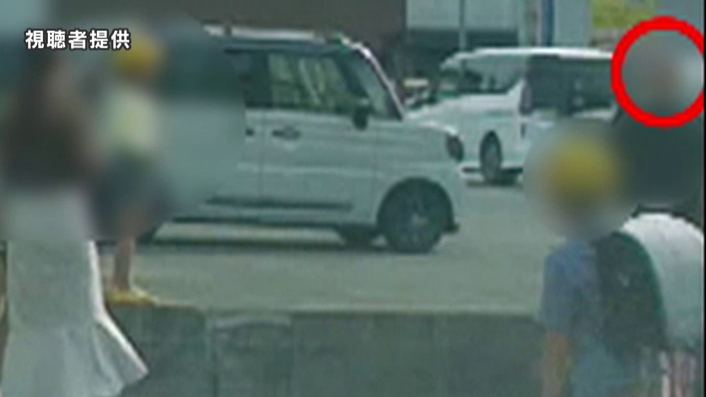 小学生の列に車、逃げた男は「やっちゃたなという、ヘラヘラした