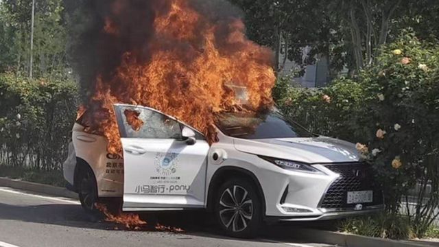 完全自動運転のタクシー炎上　乗客おらずケガ人なし　北京
