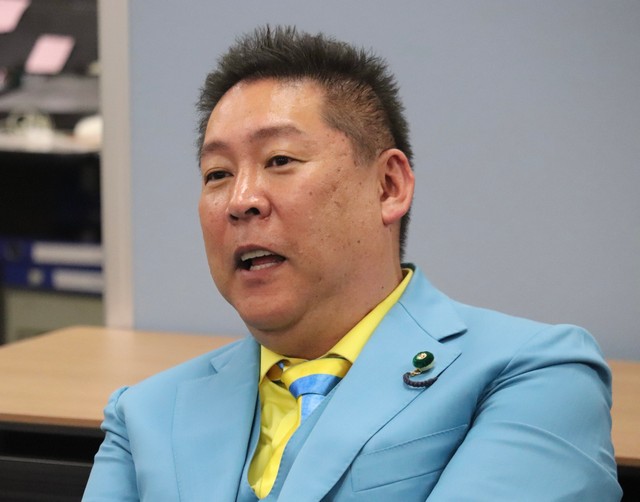 立花孝志氏がグレイヘアに激変！“泉房穂氏モノマネ”公開「何やっとんだしゃー」がっつりパワハラいじり