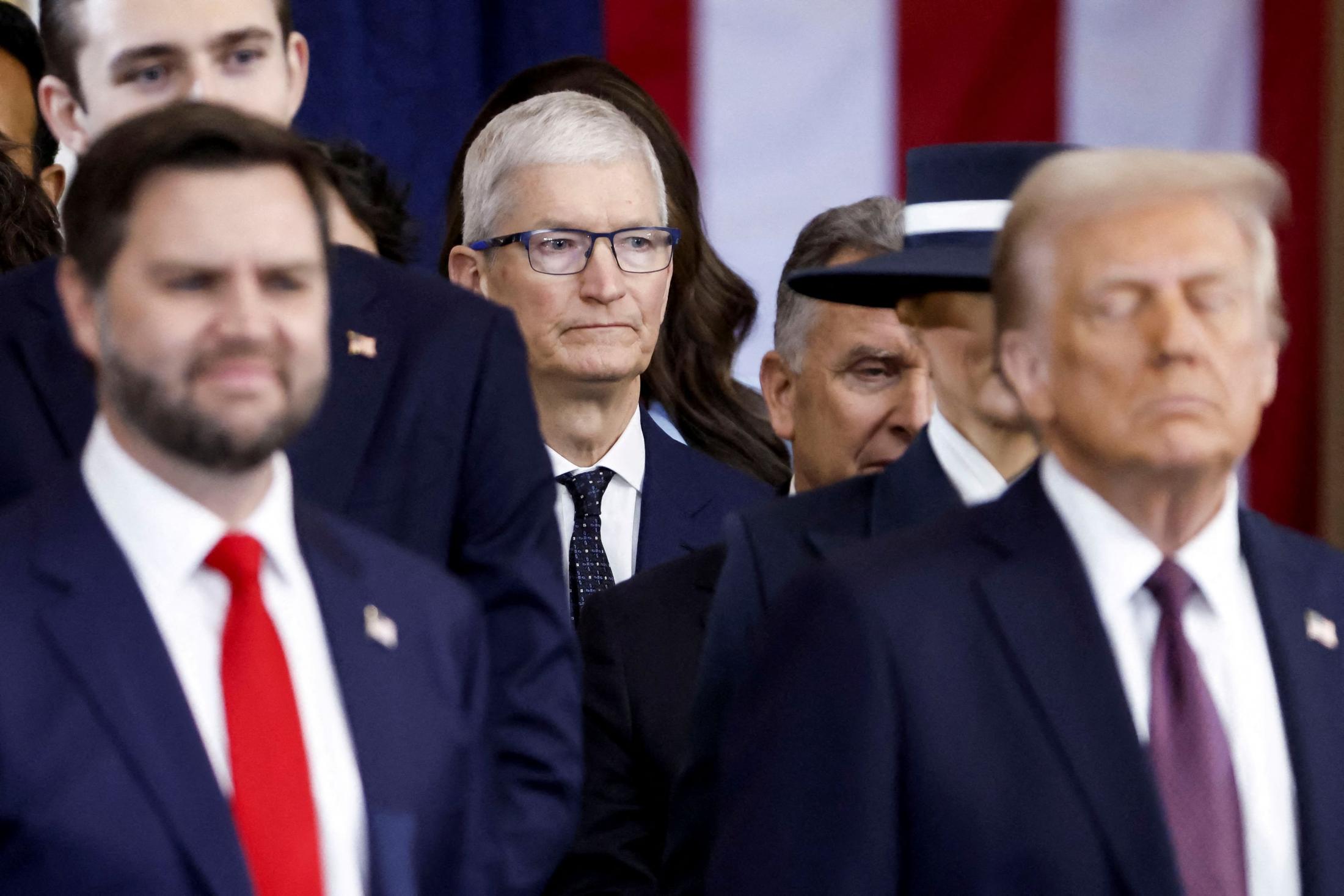 Apple - トランプMG トランプ氏、アップル計画に難色 「インドの工場望まない