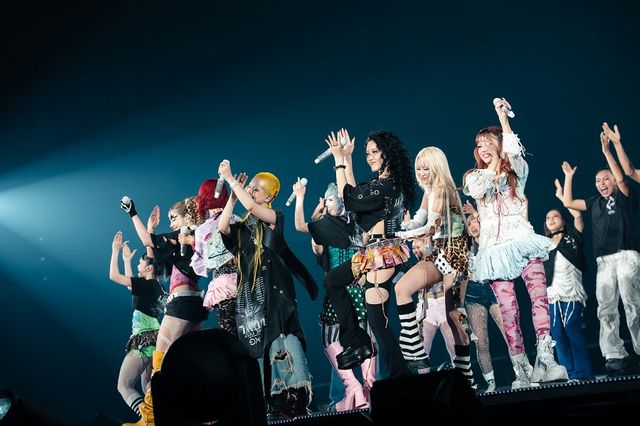 XG 1st WORLD TOUR 東京ドーム 銀テープ 7本セット VIP席 WORLD TOURグッズ XG サイン入り銀テープ付 - メルカリ