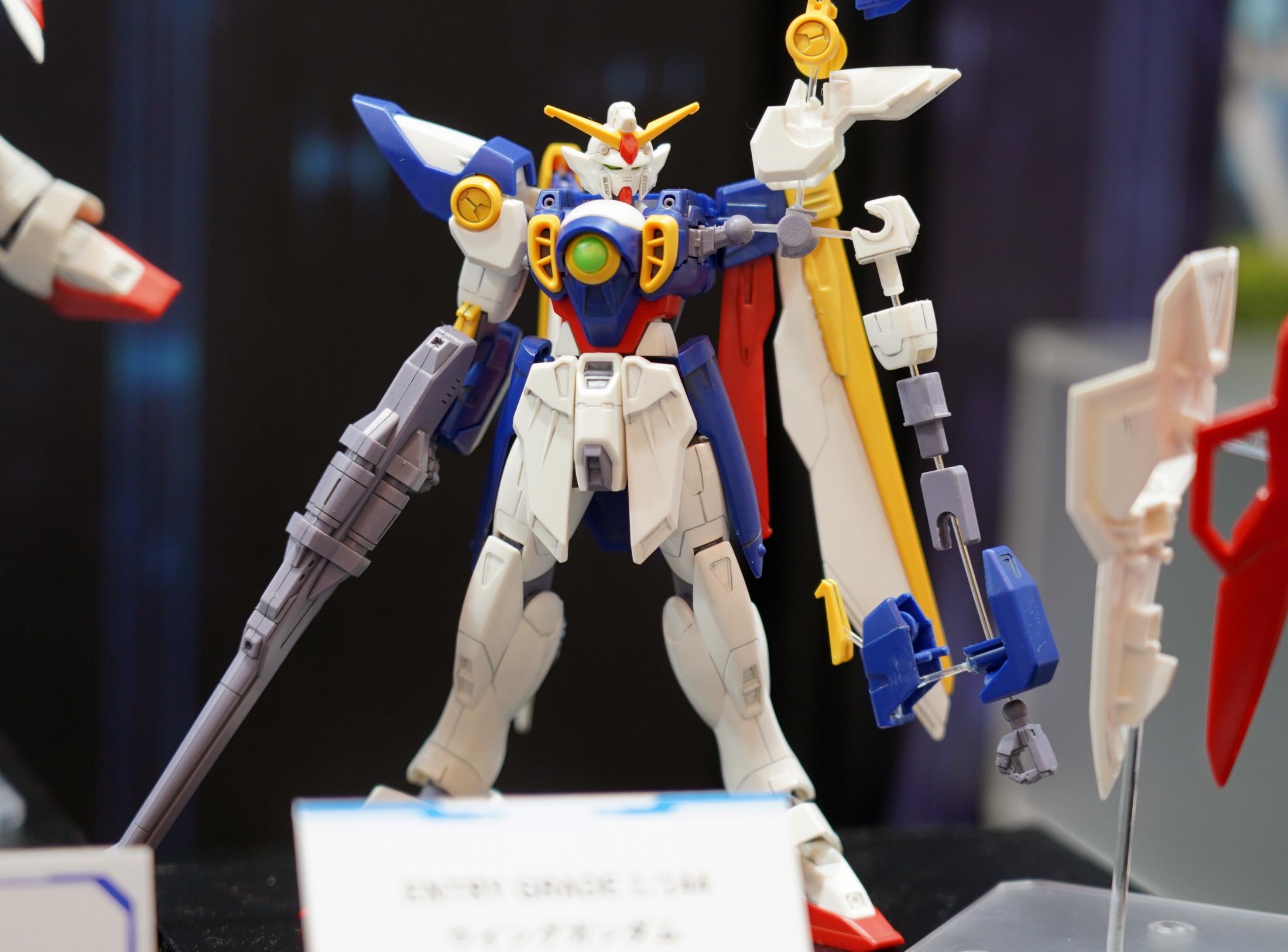 新機動戦記ガンダムW」のウイングガンダムがガンプラ「ENTRY