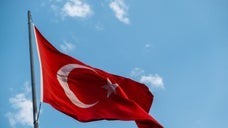 トルコの町が“大麻の煙”に包まれる━━。焼却処分が招いた前代未聞の健康被害