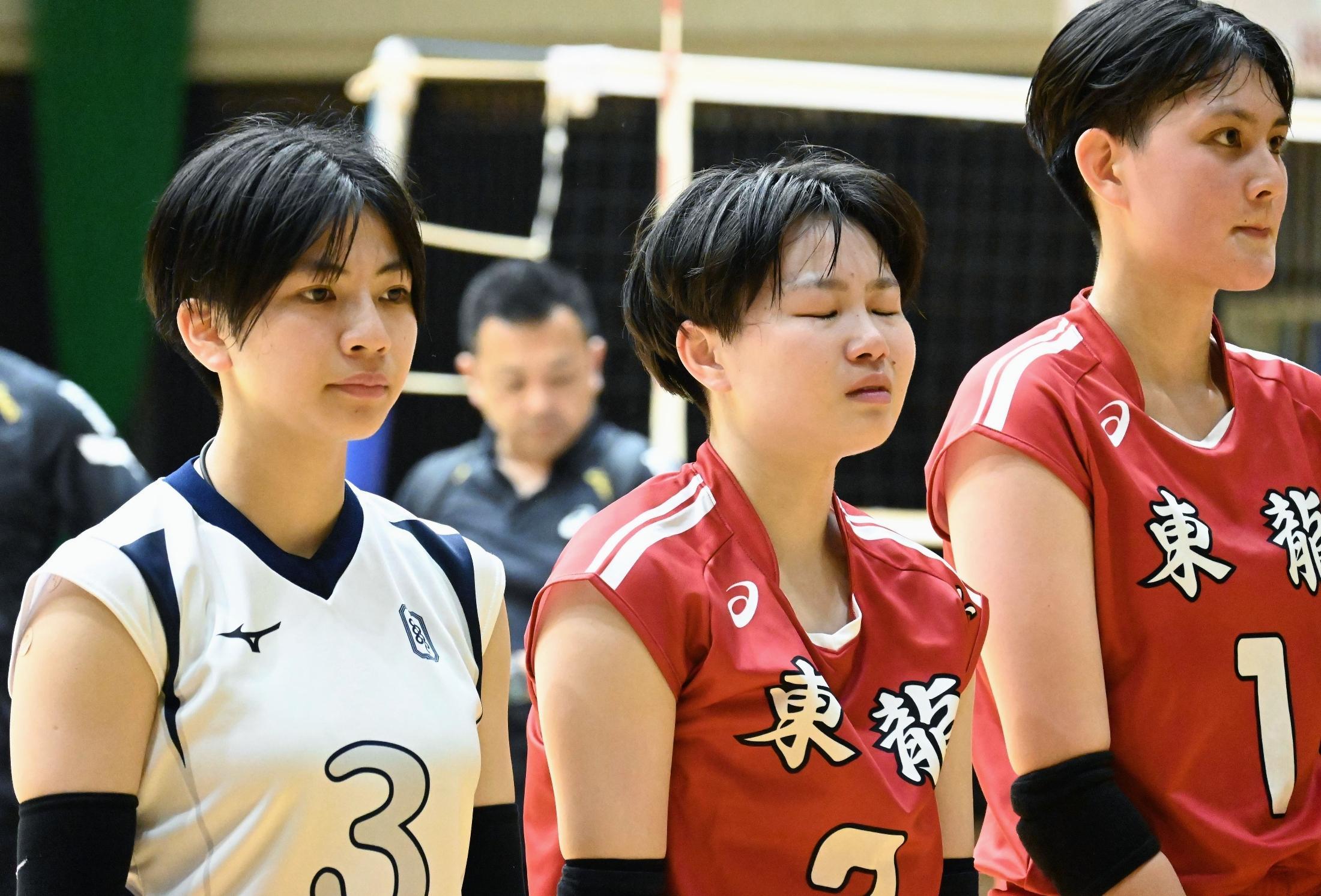 高校バレー 高校バレー全国V12度の名将「僕のためにやってくれ、なんて一切言っていません」ラストゲーム飾れず、キャプテンは悔し涙…九州女王の座を明け渡した強豪・東九州龍谷【バレーボール全九州総合選手権】（西スポWEB  OTTO！） - Yahoo!ニュース