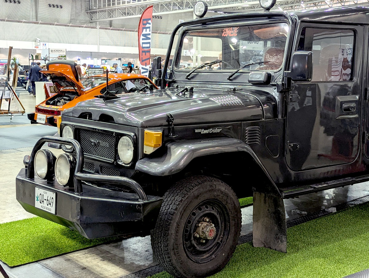 豪奢な ランクル40」のダブルキャブ!? 謎だらけの激レア車、一体 ホビーラジコン