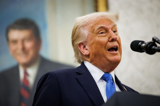 プーチン氏と電話会談をしたトランプ氏「ウクライナ終戦交渉、進展なければ外れる」