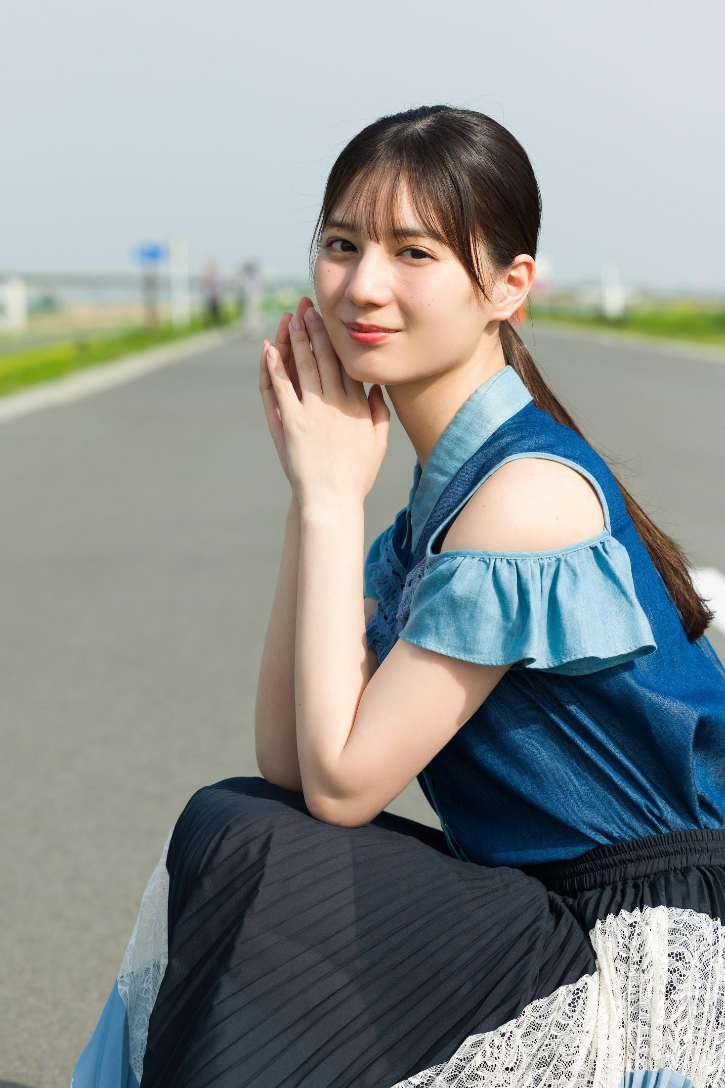 日向坂46小坂菜緒＞新体制センターが「サンデー」表紙 気持ちを