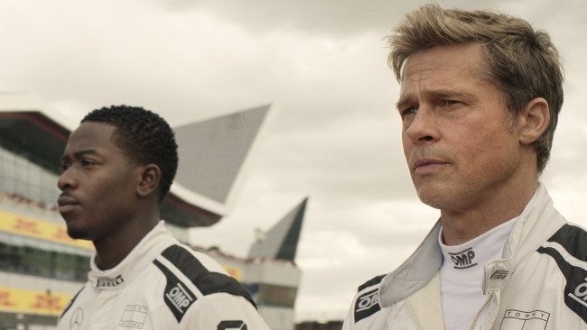 ブラッド・ピットが王者フェルスタッペンと握手！ 『F1