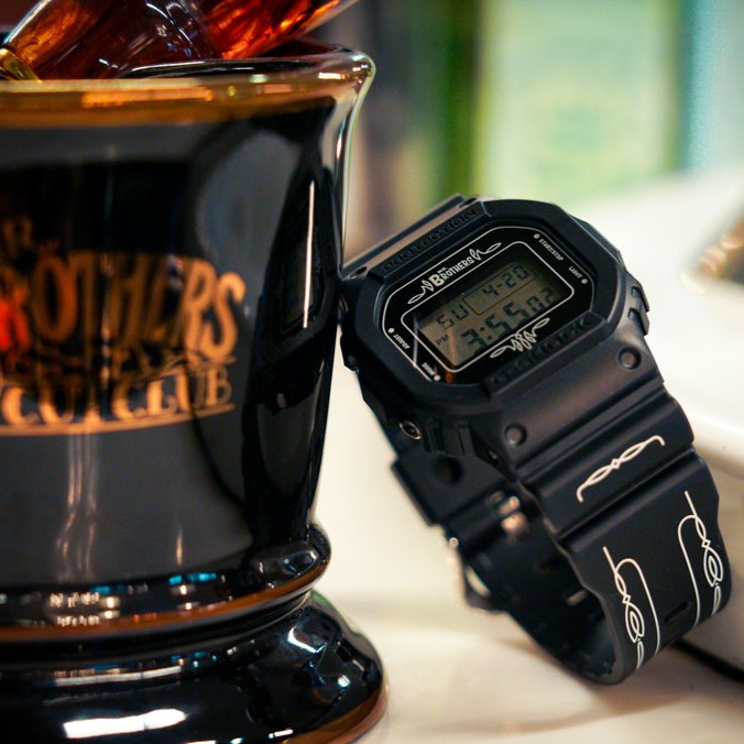 ミスターブラザーズカットクラブ G-SHOCK】ホワイトのピンストライプが個性的なMR.BROTHERS CUT