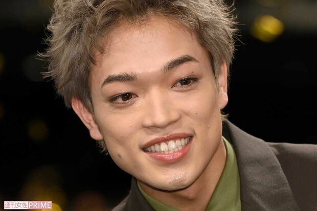 timelesz原嘉孝の雑誌表紙「アイメイク濃すぎ、女の子みたい」と強烈な仕上がりにファン困惑
