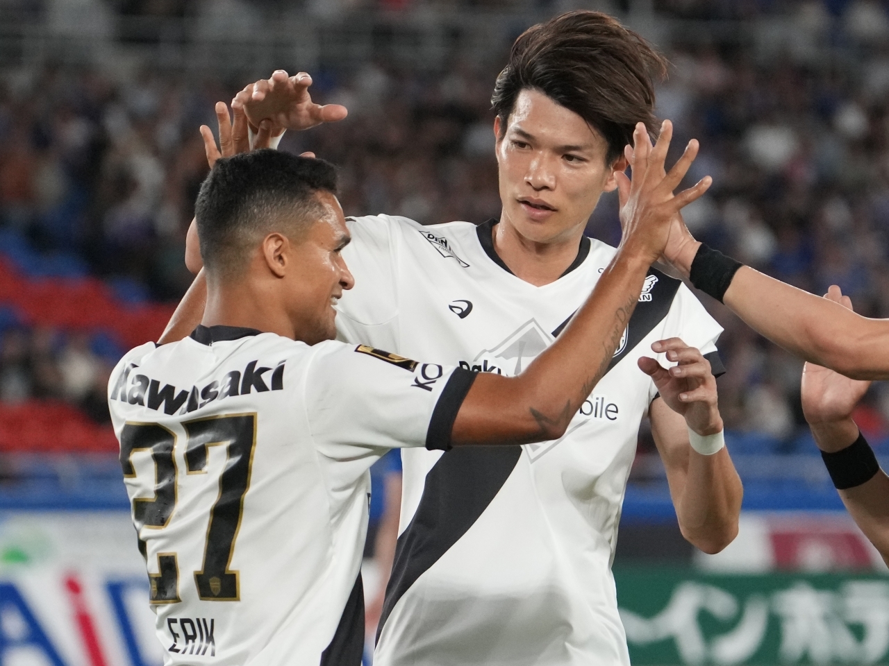 最新デザインの 横浜F・マリノス 2020ホームユニ 応援グッズ