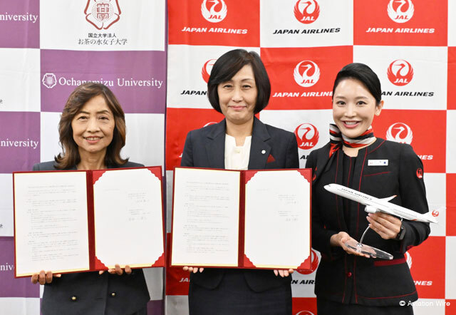 女性CAなぜ多い？　JALとお茶の水女子大、職種の性別偏り共同調査