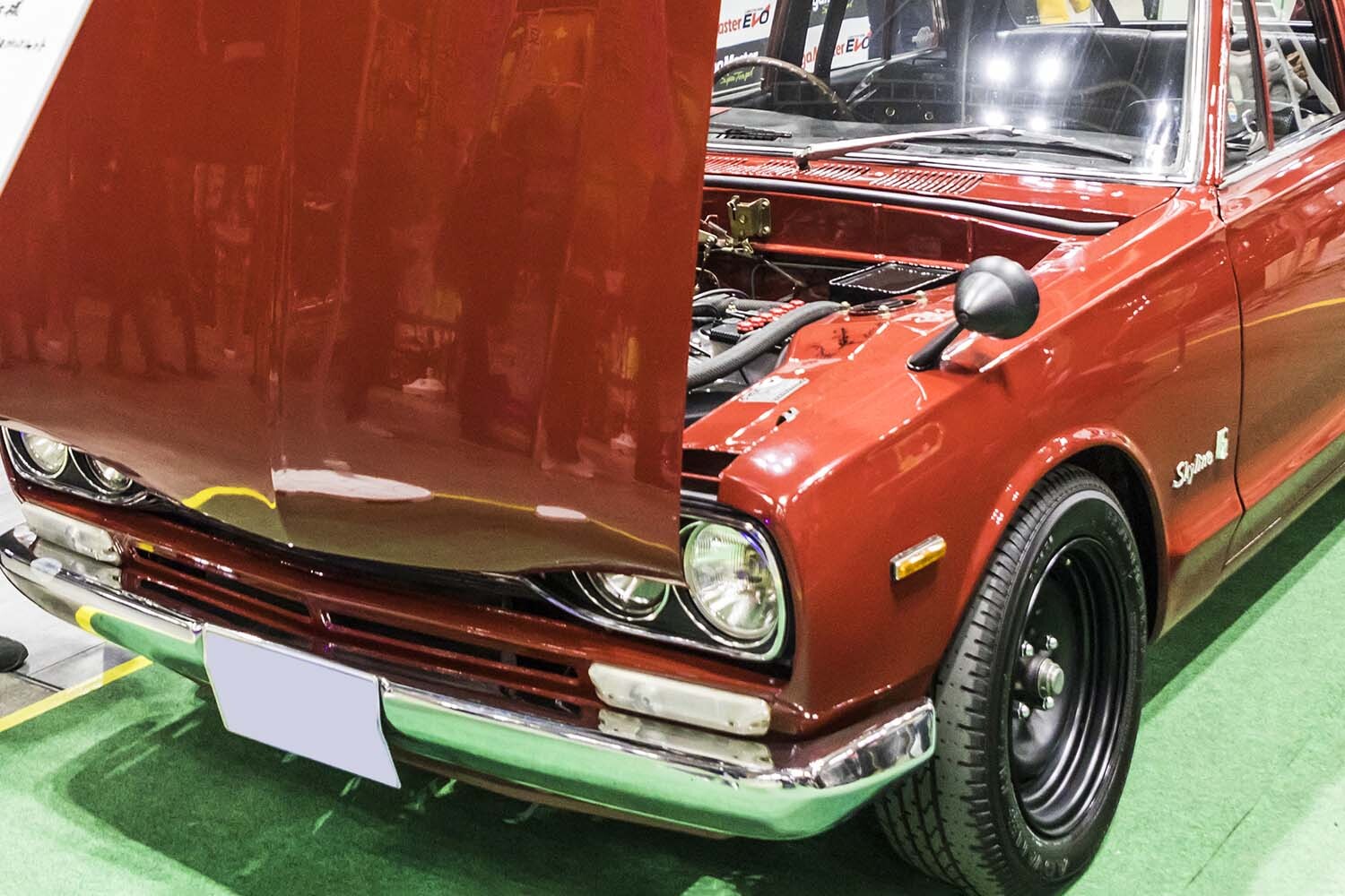 ハコスカ4ドアGT-R」にレースオプション多数！ 当時物パーツで