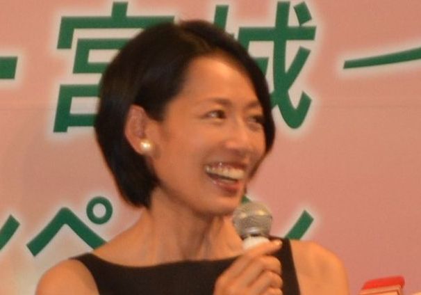 「私達付き合ってます」9歳差人気女優コンビ〝相思相愛〟2ショットが話題「凄いファッションナブルな衣装」「お互いの信頼関係がうらやましい」
