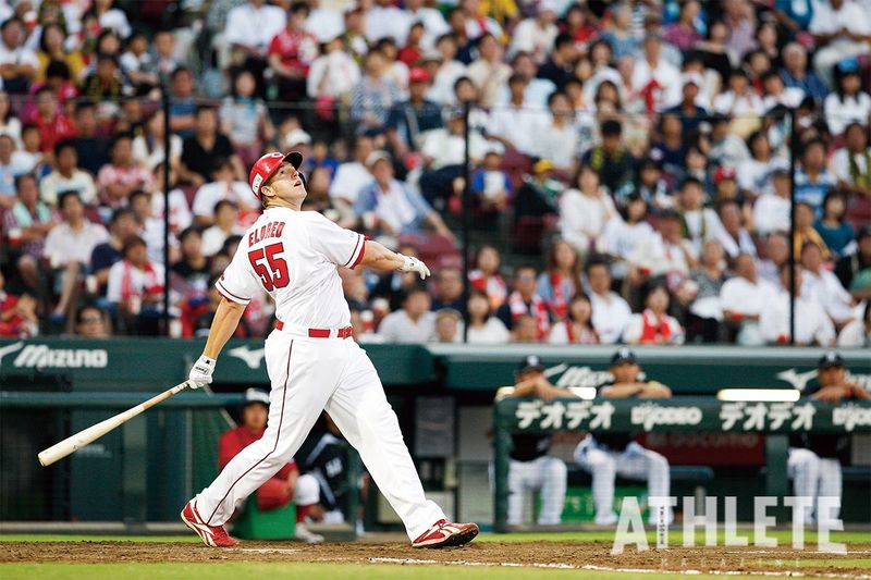 ミスター 赤ヘル 山本浩二選手グローブとスパイク】 . 「ミスター赤ヘル」の愛称