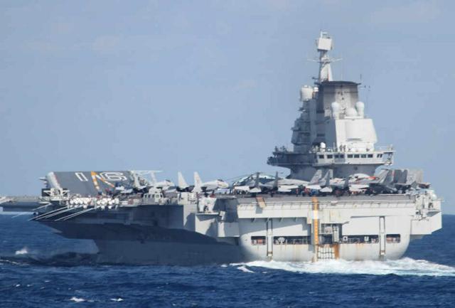中国海軍の空母「遼寧」、東シナ海で戦闘機発着　自衛隊機が緊急発進