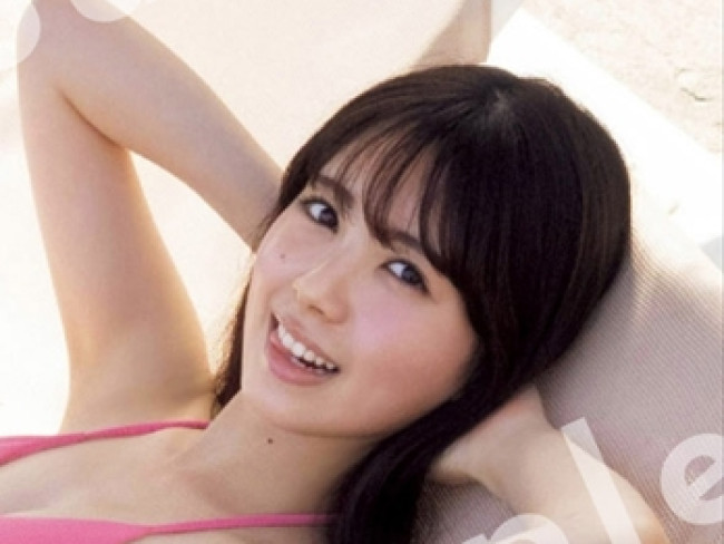 乃木坂46・筒井あやめ、ピンクのビキニでリラックス♪ 1st写真集