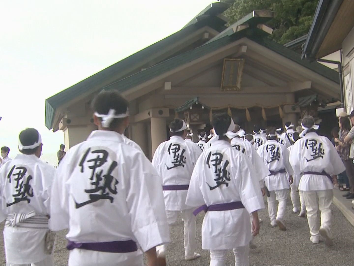 20年に1度の伊勢神宮「式年遷宮」…御神木を曳き入れる儀式を前に 20年に1度の伊勢神宮「式年遷宮」…御神木を曳き入れる儀式を前に