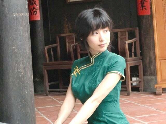 台湾移住〝初代ミスマリンちゃん〟艶やかオフショルダー姿が話題「CMみたい」「何より貴女が素敵」