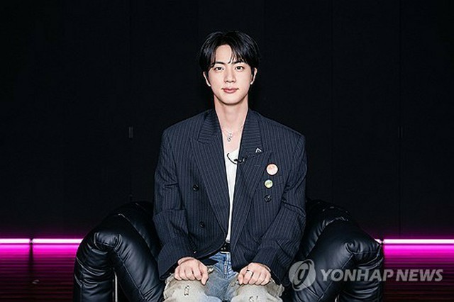 2025年】BTSジン最新ファッション：グッチ・フレッド・アローの