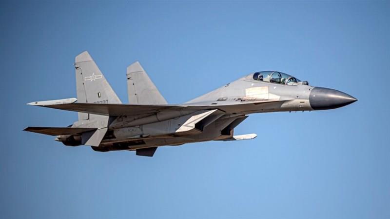 中国軍用機延べ18機 軍艦と連携して活動 国防部「厳密に対処