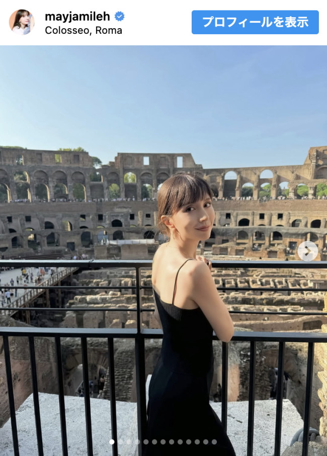 は自分にプチご褒美を May J.、シックな黒コーデで美背中＆デコルテあらわ「見返って アート・デザイン・音楽
