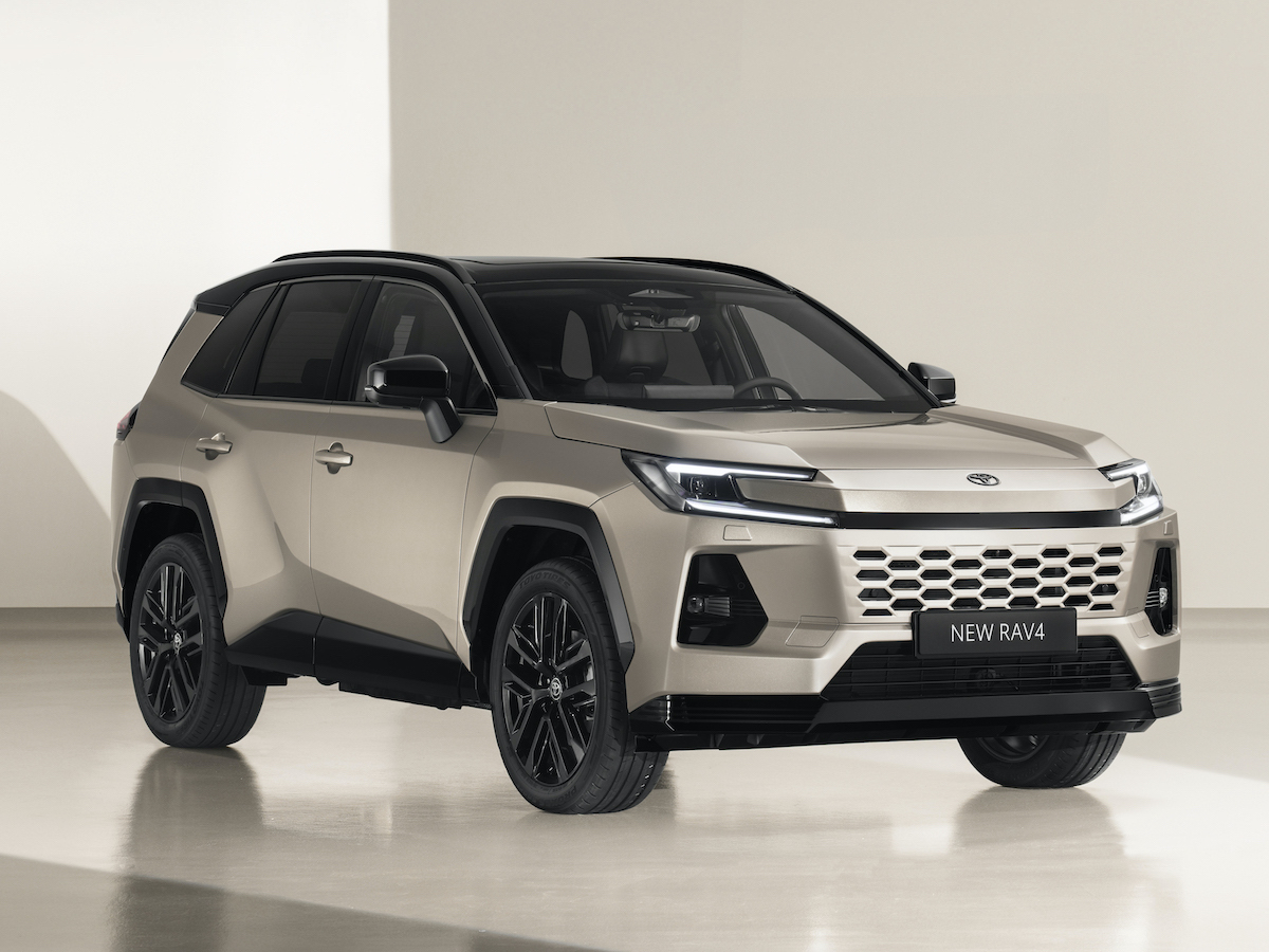 キムタクのTVCFが印象的だった初代RAV4から31年 大きく進化した6