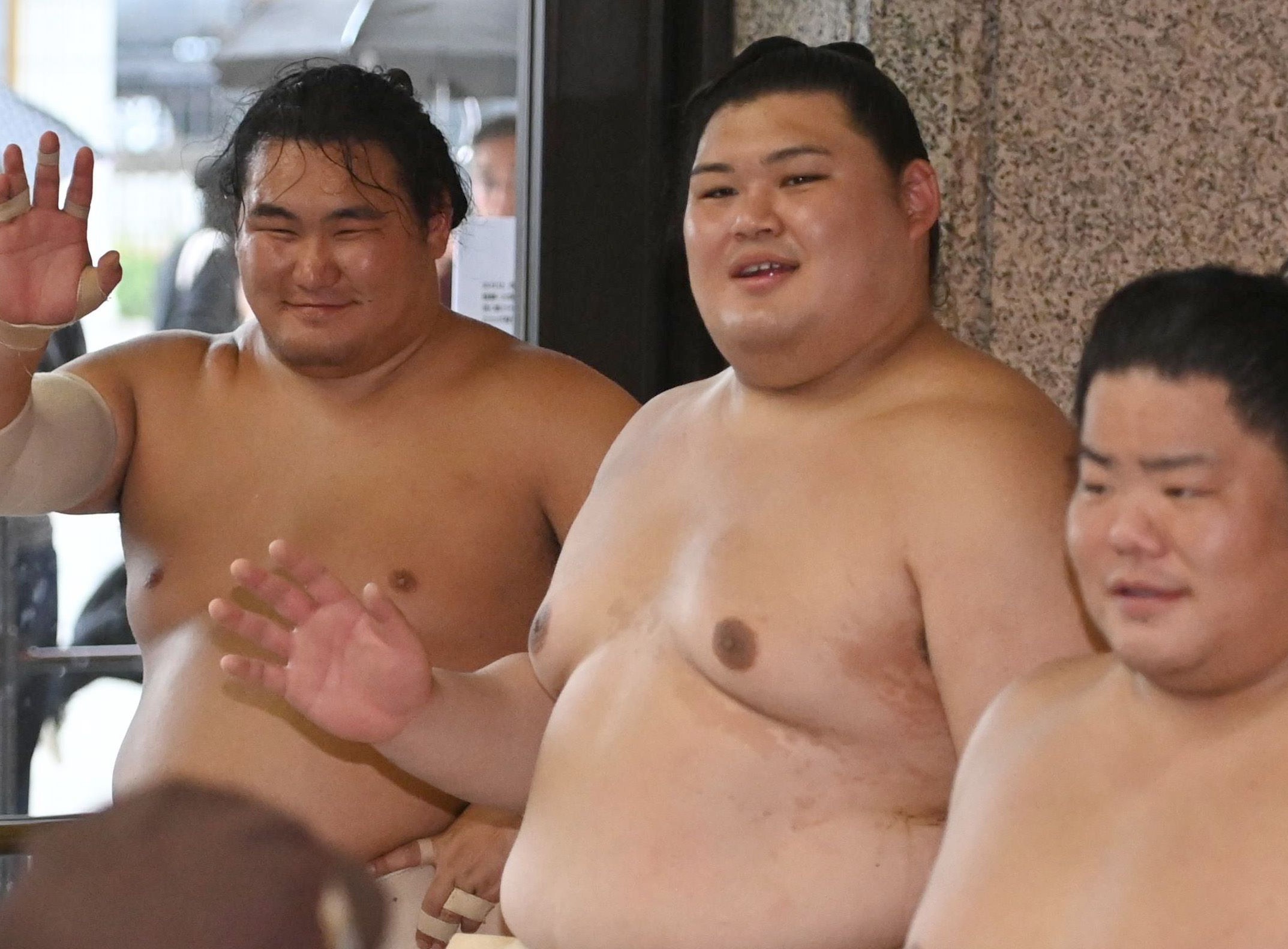 待ち受けにしたい！」〝闘った37人の力士〟笑顔の集合写真が話題