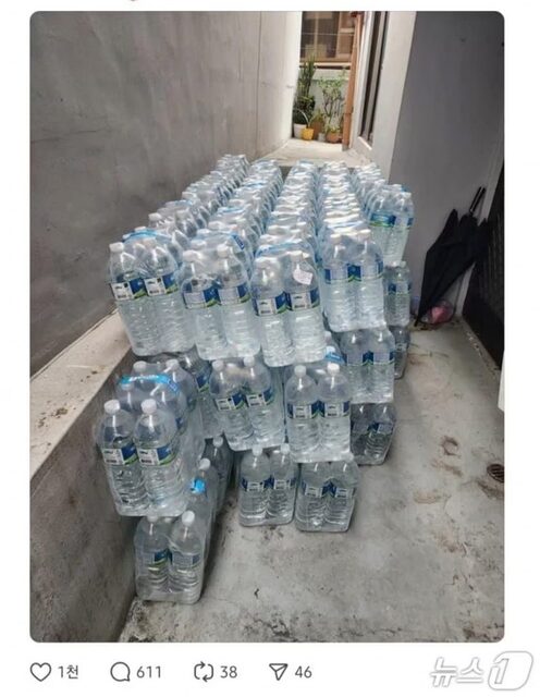 注文ミスで「水2リットル×6本×80パック=約1トン」返品という“地獄の現場”…韓国・配送員ボー然 注文ミスで「水2リットル×6本×80パック=約1トン」返品という“地獄の現場”…韓国・配送員ボー然