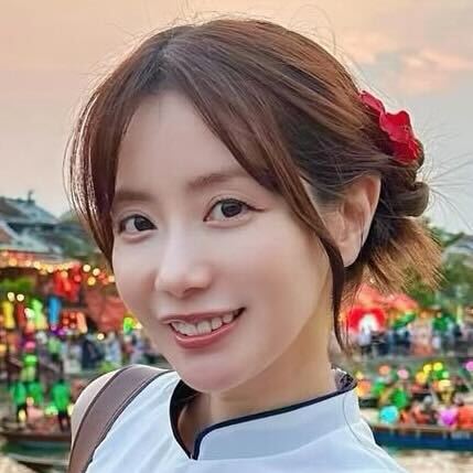 中川杏奈、黒ブラトップ姿での決意とは…赤と白のビキニ水着も披露した一方「浮かれた日」も公開