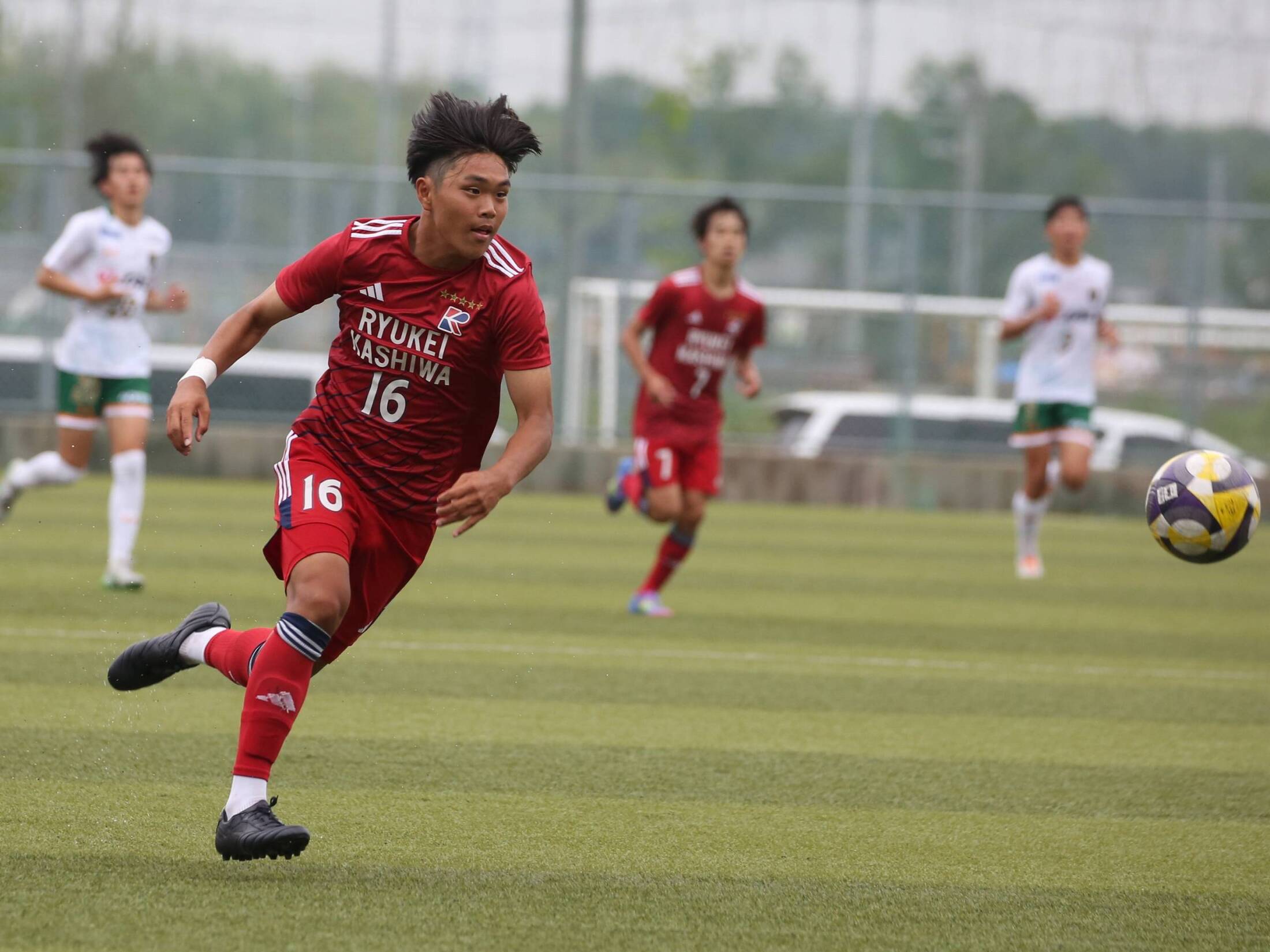 流経大柏トップチーム移動着 流経大柏トップチーム移動着 （MOM5097]流通経済大柏FW大藤颯太