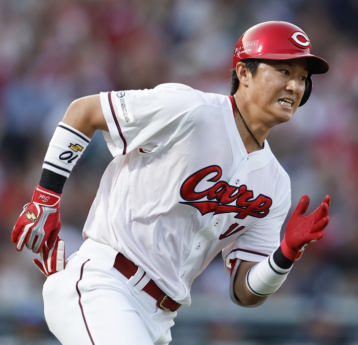 鈴木誠也 広島 黒田選手 フィギュア 2025年シーズン 鈴木誠也様専用 広島 黒田選手 フィギュア 2025年シーズン