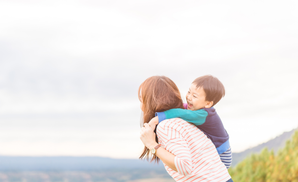 シングルマザー 小学生の子がいるシングルマザー。物価の高騰で生活が苦しく、給食費や教材費の支払いも厳しいです。シングルマザーへの給付はありますか？（ファイナンシャルフィールド）  - Yahoo!ニュース